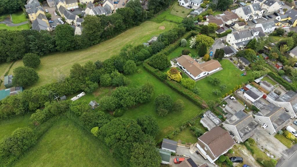 Lot: 31 - LAND WITH OUTLINE PLANNING - Birds-eye-view